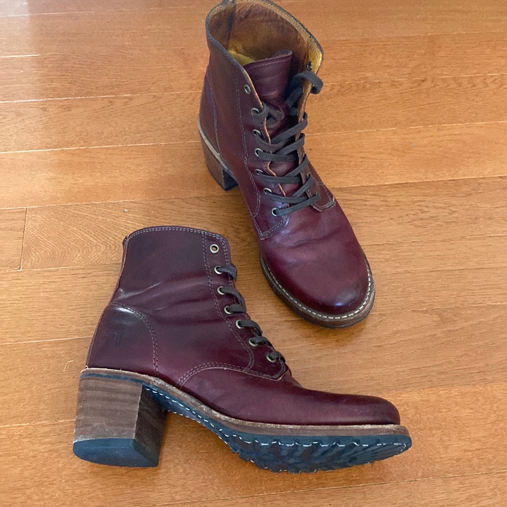 Frye - Sabrina 6G Lace-up Burgundy